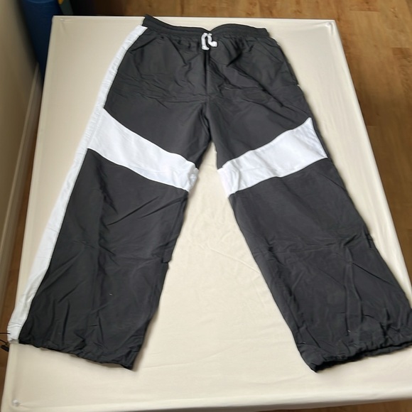 Reebok oversized women’s XL black and white pants - Picture 2 of 7